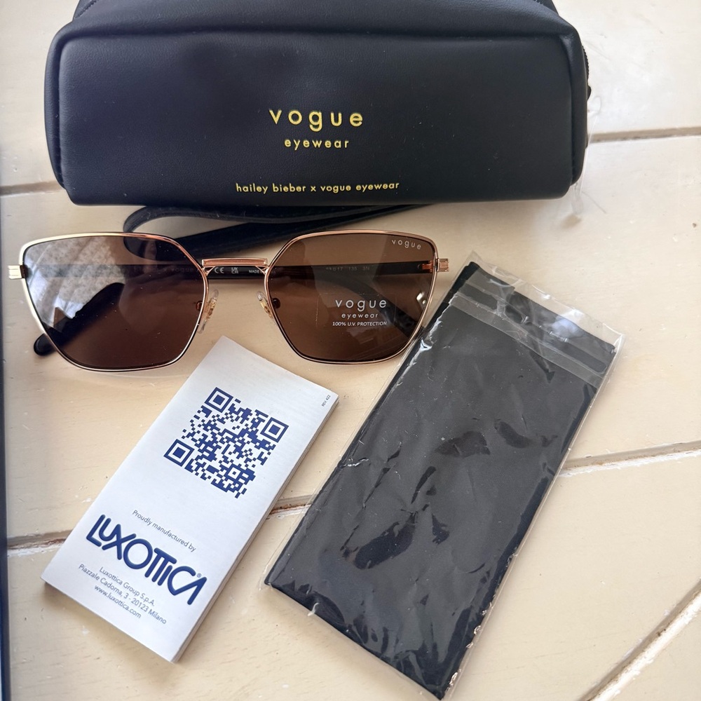 Vogue Eyewear Brown Sunglasses with Black Case Hailey Bieber - Picture 2 of 4
